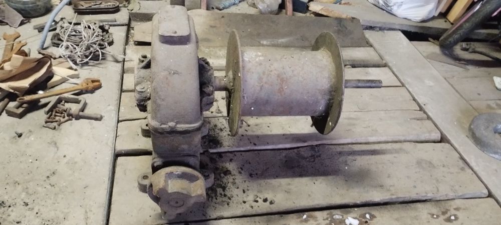 Лебідка редукторна велика радянська