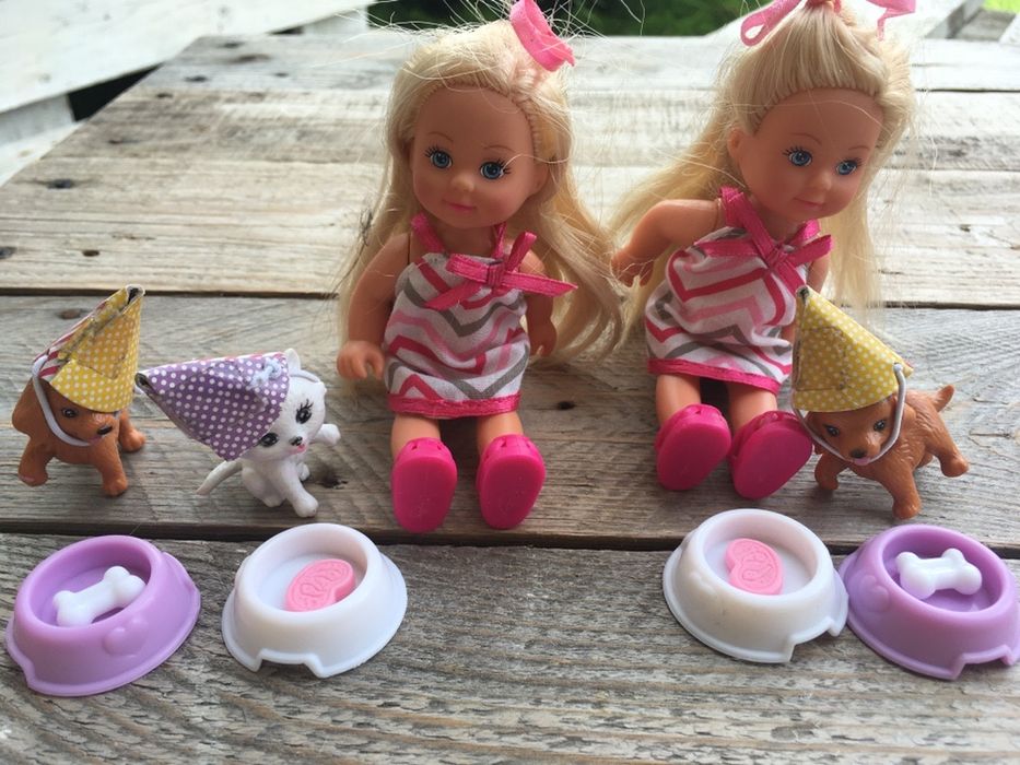 Lalki Evi z pieskami party