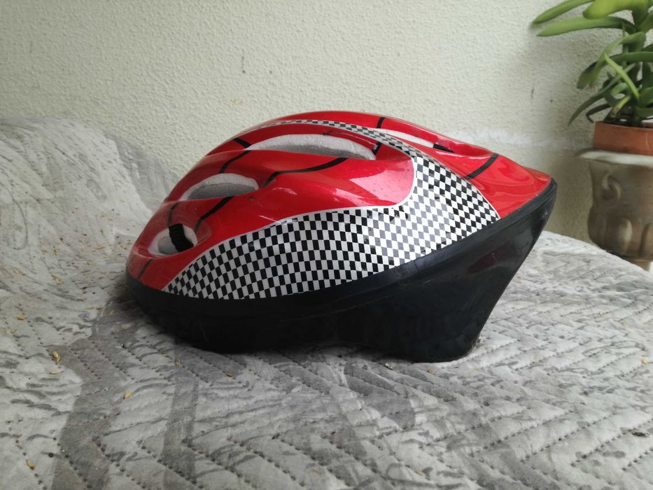 Capacete para bicicleta, trotineta, patins, skate, etc