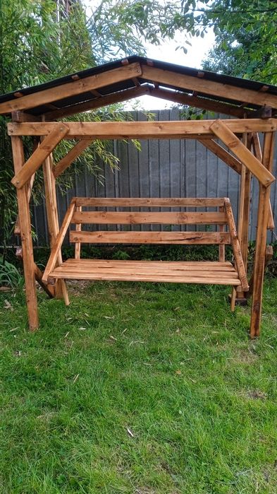 Гойдалка,альтанка,садова мебель.