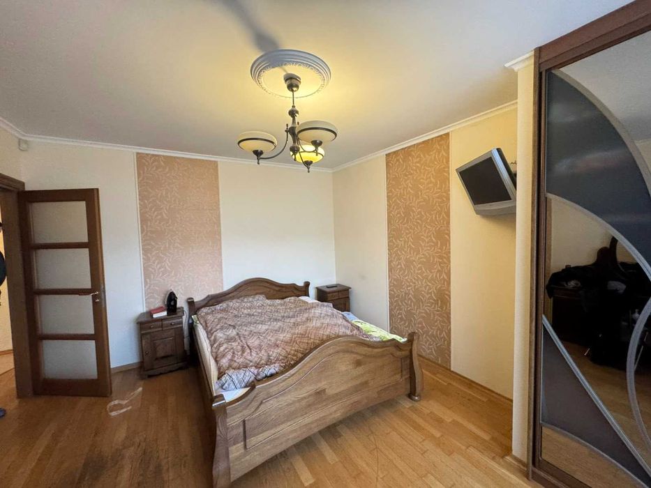 Продаж 3-кімнатної квартири в будинку клубного типу по вул Ніжинській