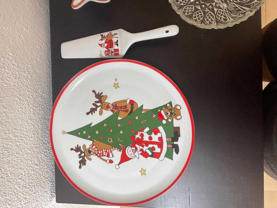 Conjunto de pratos e travessas de servir elegantes e variados