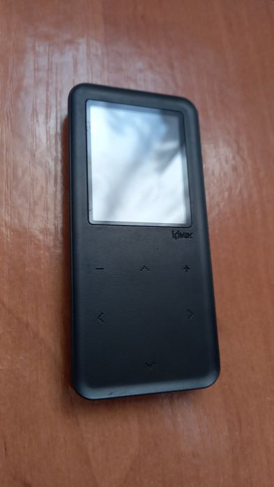 Продам mp3 плеер Iriver E30 на 2 гб.памяти,косметика-на фото,технически-полностью рабочий.