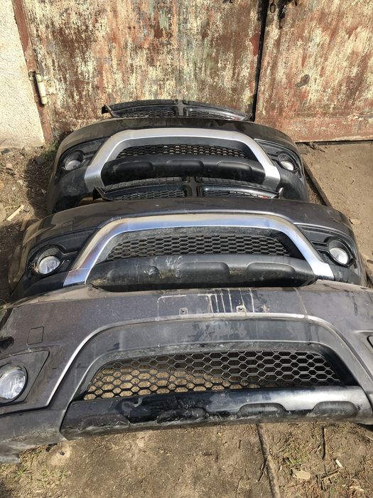 Бампер передній  Dodge journey