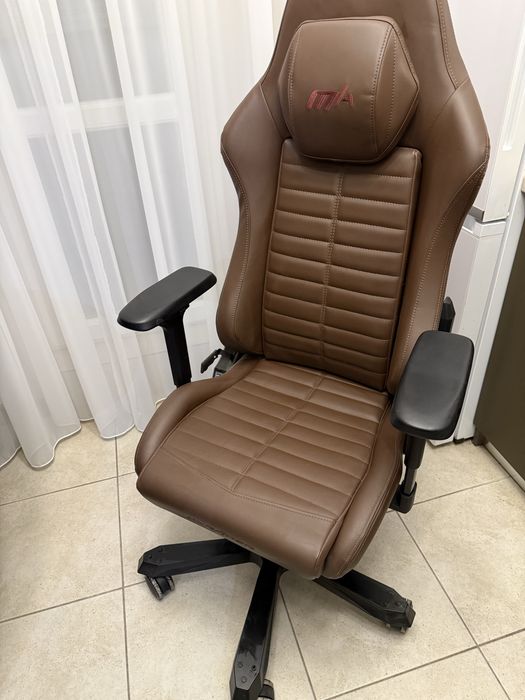 Продам игровое кресло dxracer master max