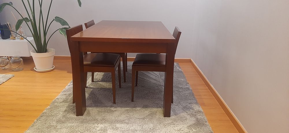 Mesa Extensível com 3 Cadeiras