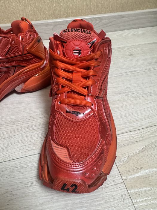 кросівки balenciaga runner red
