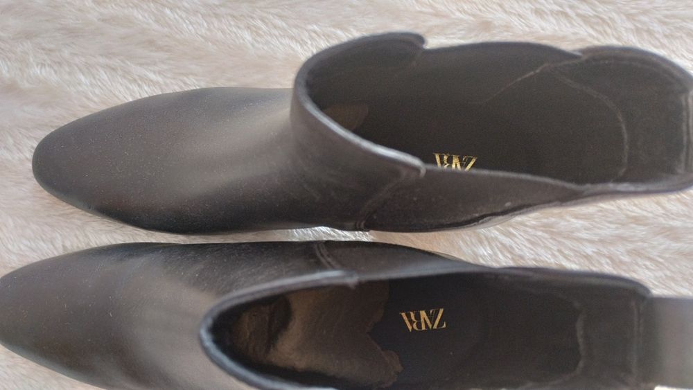 Botas novas da Zara, meio cano, tamanho 38
