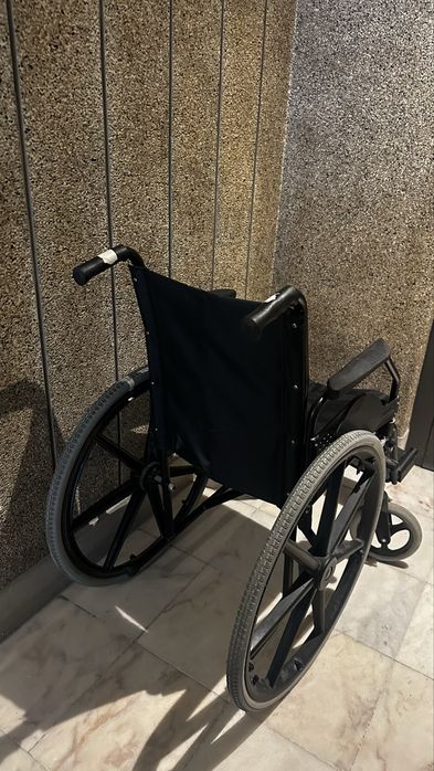 Cadeira de rodas - robusta mas leve