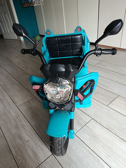 Motorek trój kołowy z paką TukTuk