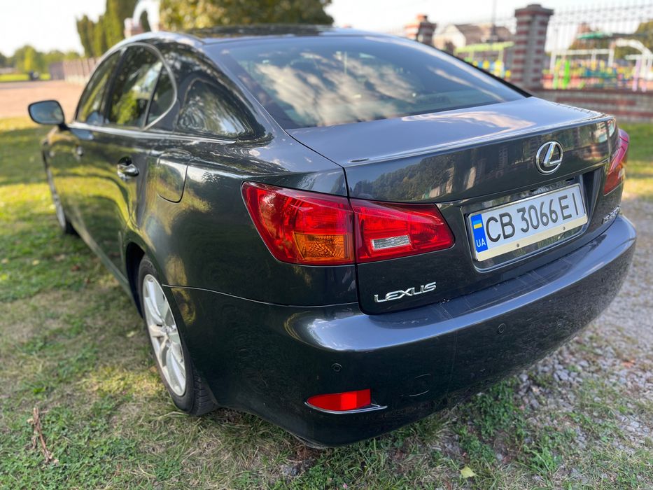 Продам Lexus is 220d