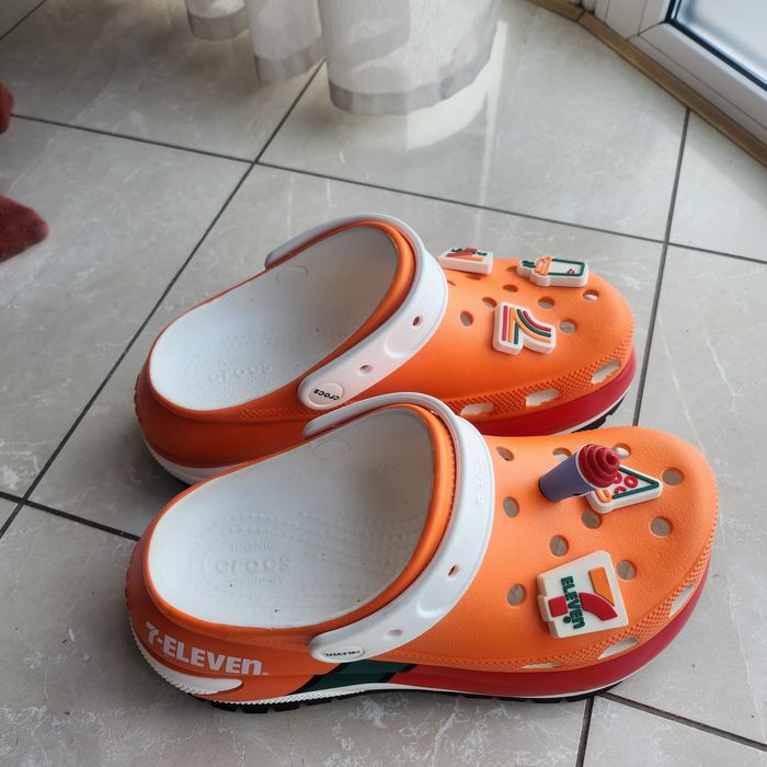 Продам crocs. M5W7.