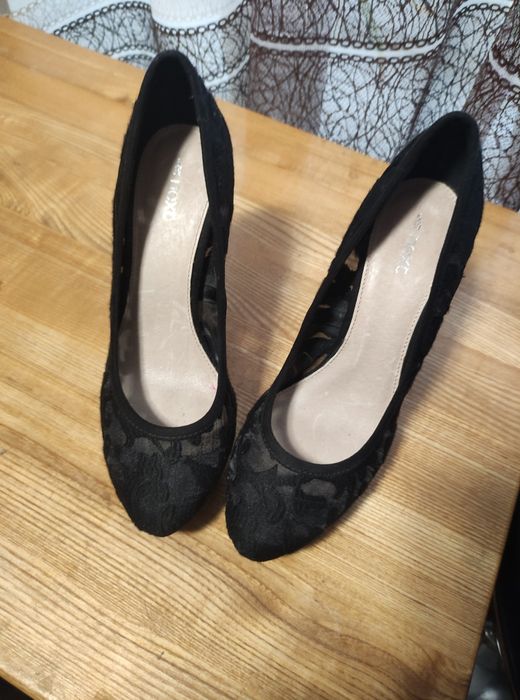 Czarne szpilki na platformie rozmiar 39