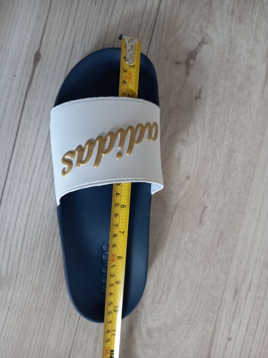 Продам шлепанцы Adidas