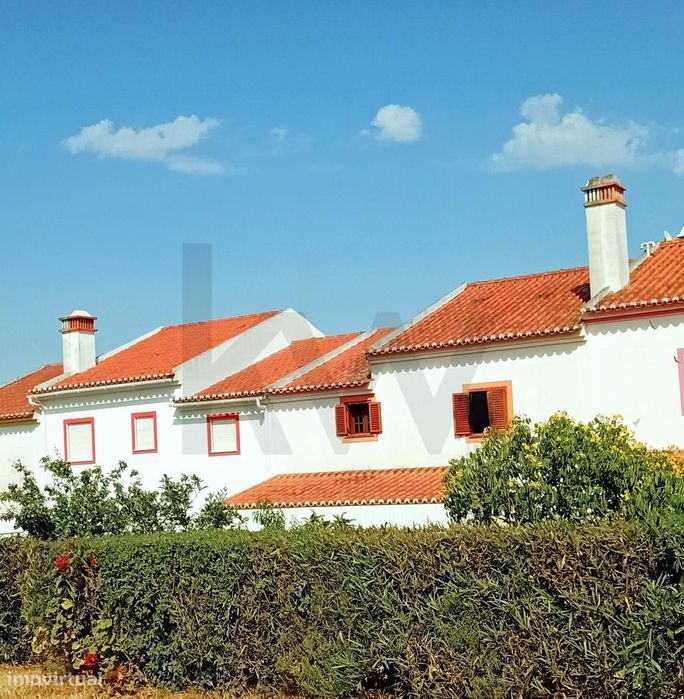 Moradia na Costa Vicentina (São Teotónio) T3 + 2, com pátio e alpendre