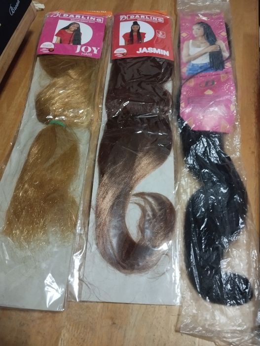 Cabelo postiço de várias marcas