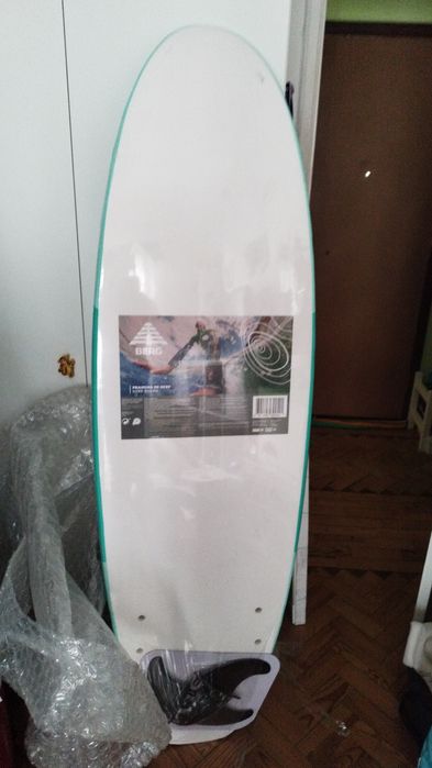 Prancha de surf Berg Nova
Medidas 183x52x7,5cm
Vol. 44,6Lt
Peso 4,5 Kgs