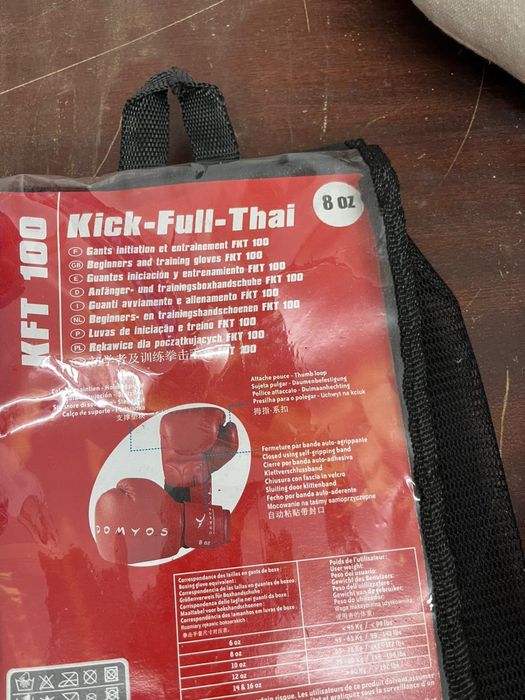 Saco boxe NOVO , nunca usado + Luvas