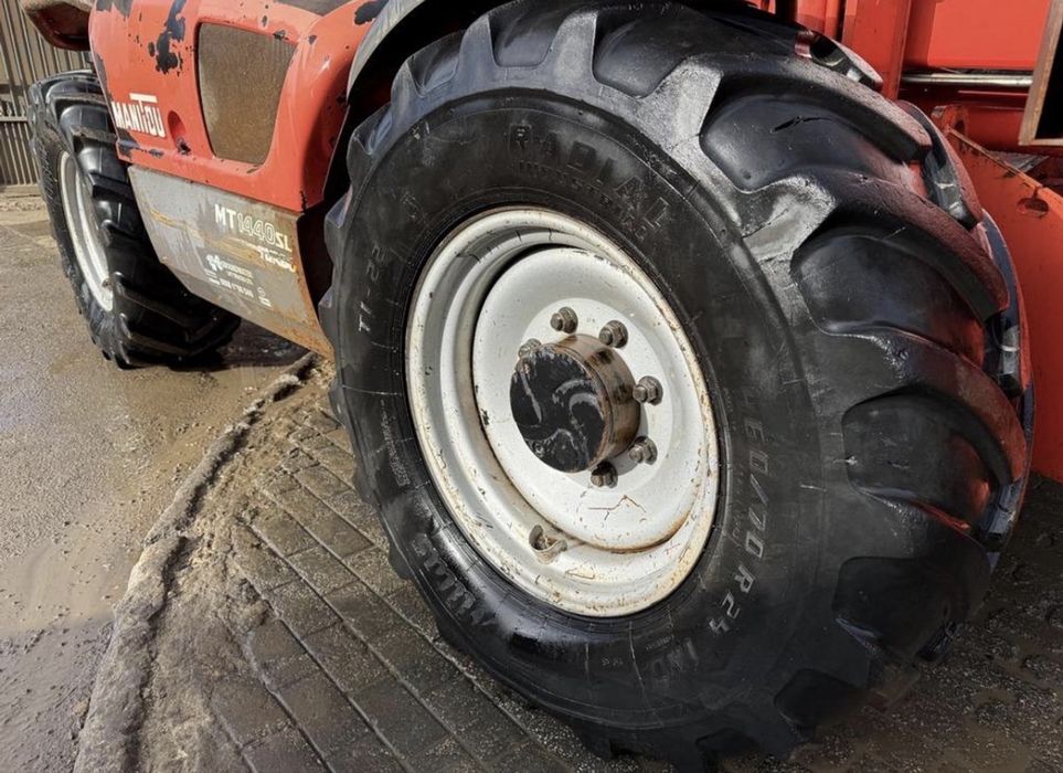 Навантажувач Manitou MT1440 SLT