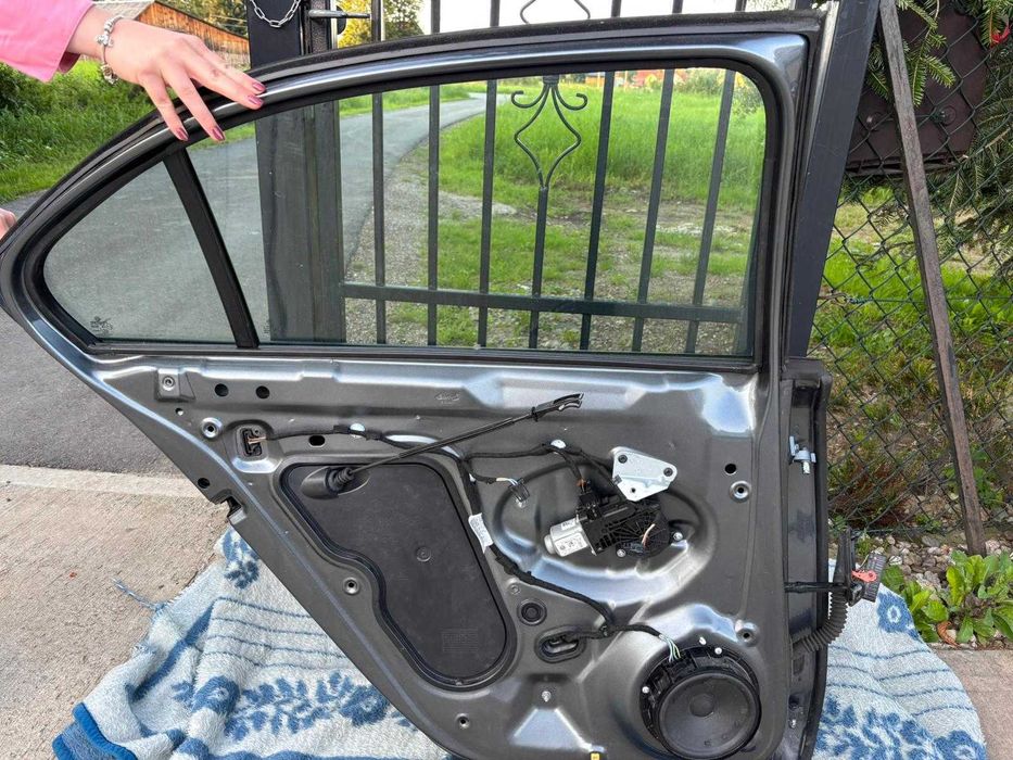 Dzwi VW Jetta 6 lewy tył LD7X