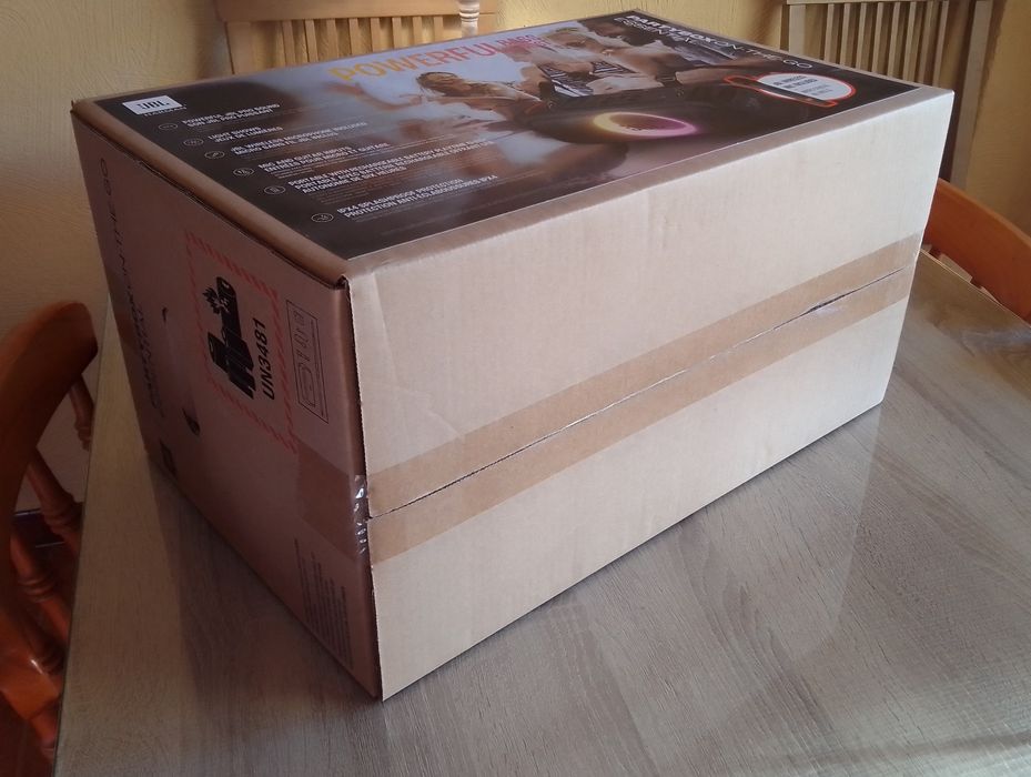 Coluna JBL PartyBox On-The-Go Essential, em estado novo