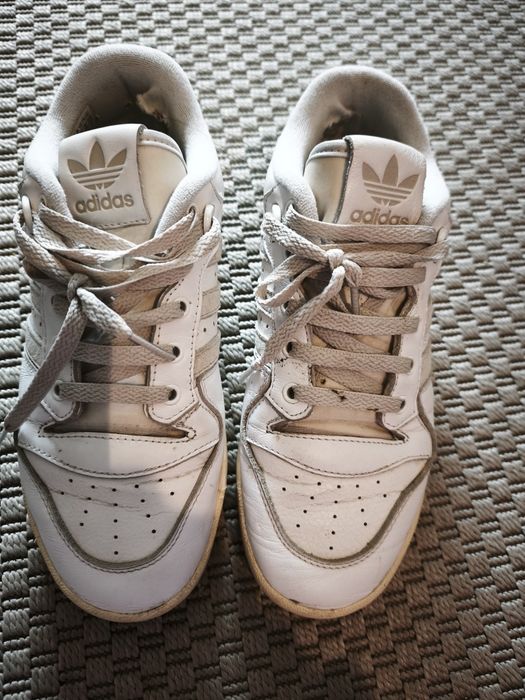 Sapatilhas rivalry loe Adidas