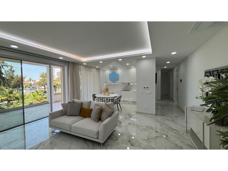 Apartamento T2 com Piscina e Estacionamento Lagos