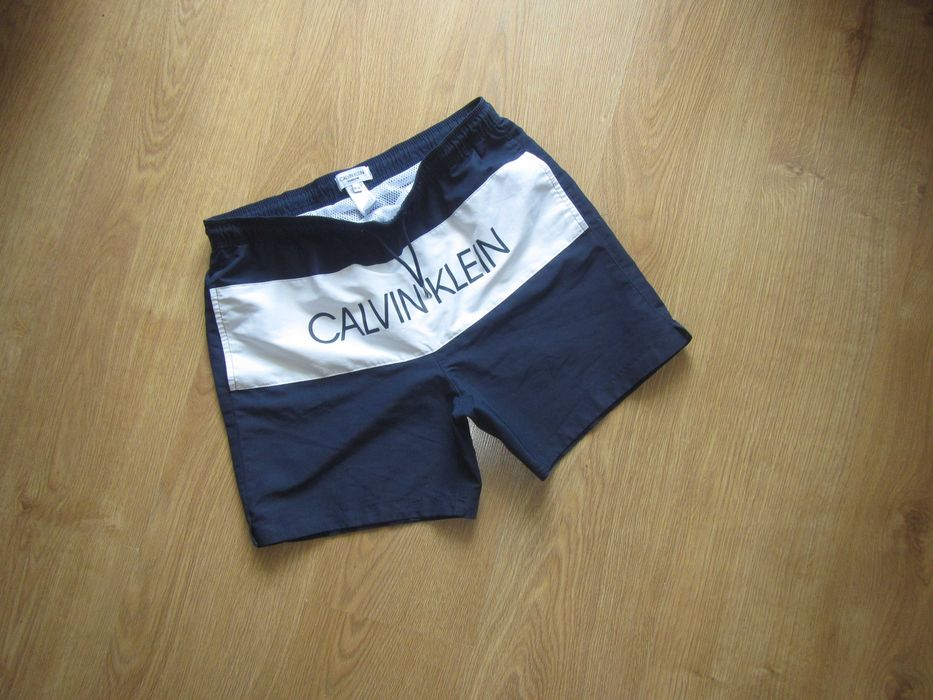 Calvin Klein krótkie spodenki rozm.164