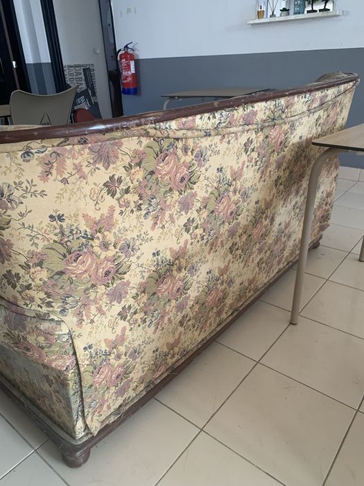 Sofá Cama em padrão florido