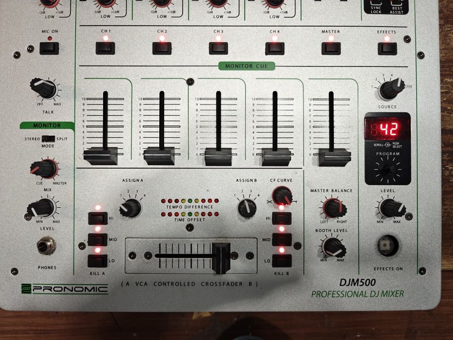 Pioneer パイオニア プロフェッショナルDJミキサー DJM-500 DJM-500 (zarchiwizowane) 4-channel performance mixer (black