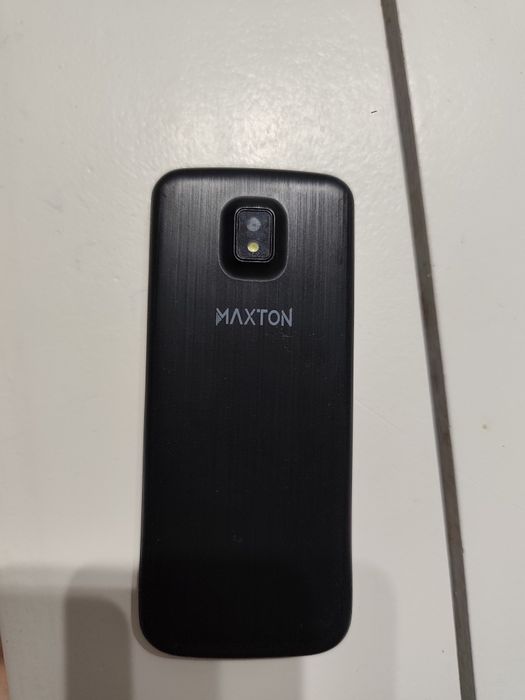 Telefon marki MAXTON