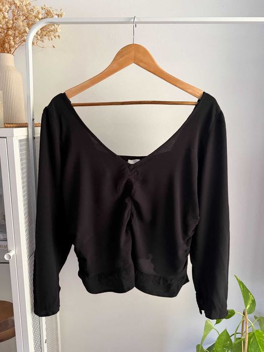 Czarna zwiewna bluzka z falbanką V neck plus size 100% wiskoza