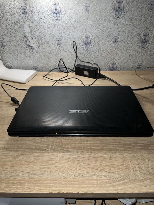 ASUS ноутбук.