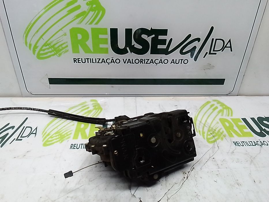 Fechadura / fecho porta frente esquerdo VOLKSWAGEN Passat (3B2)