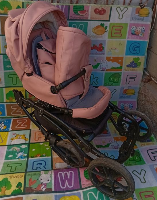 Продам дитячу прогулянкову коляску на гелевих колесах від народження.