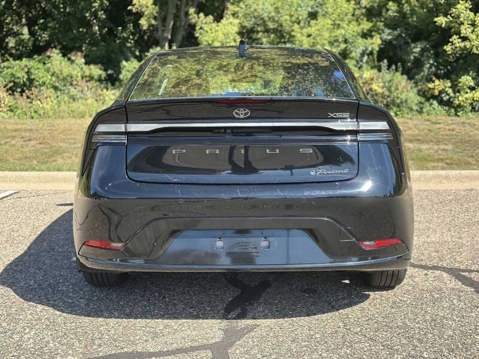 Toyota Prius Prime      2024