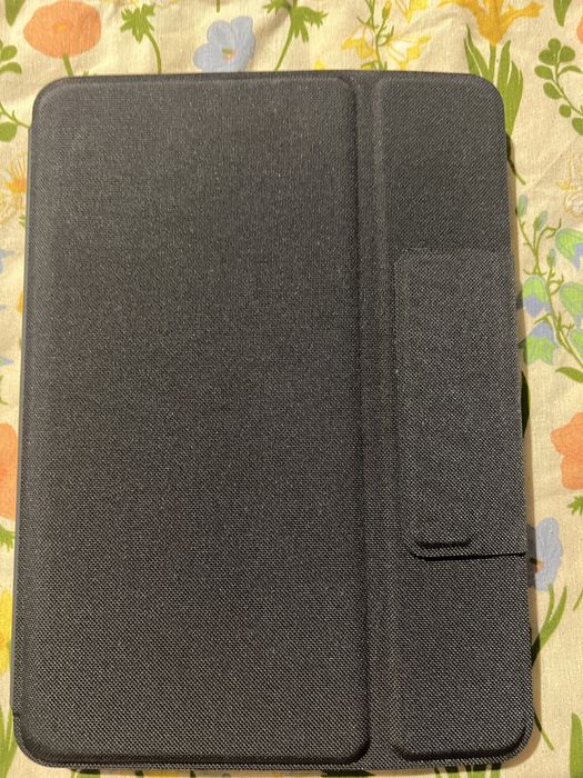 Na studencką kieszeń LOGITECH RUGGED FOLIO – ETUI Z KLAWIATURĄ DO iPad-a 9 gen. 8, 7