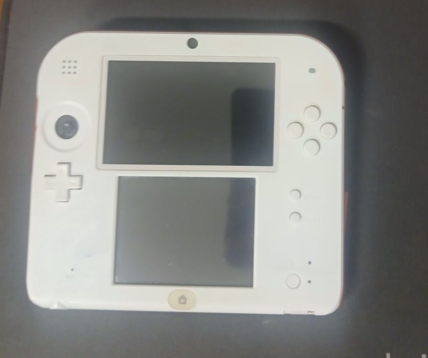 Nintendo 2DS Vermelha e Branca