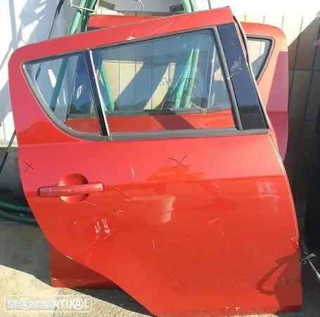 Portas Susuki Swift de 2012, traseiras esquerda e direita.