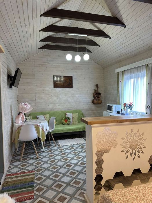 Котедж біля лісу