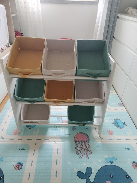 Estante para brinquedos de criança