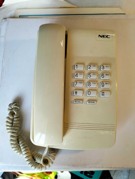 Telefone analógico NEC ST5E, em excelente estado.