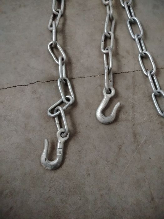 Łańcuch 2,5m długi,8 mm gruby.