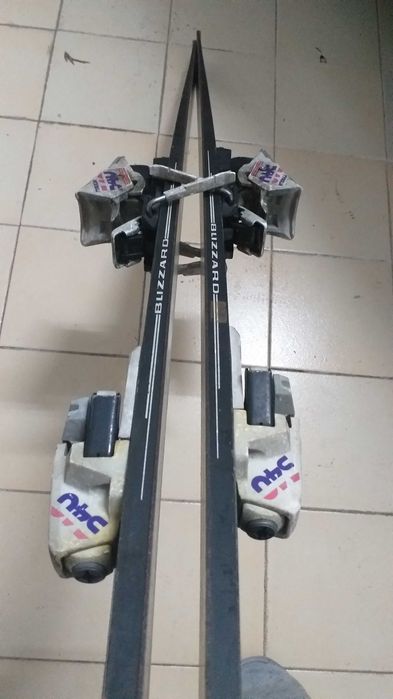 Vendo 3 pares de skis em conjunto ou em separado
