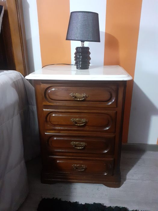 Vende se quarto de casal