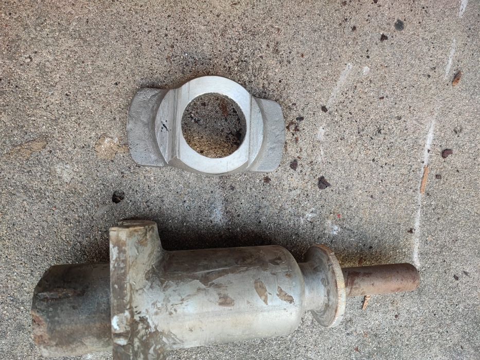 Suporte/flange de fixação em aluminio e corpo de válvula industrial de aço inox/bocal