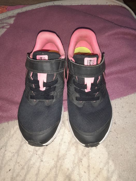 Продам дитячі кросівки.