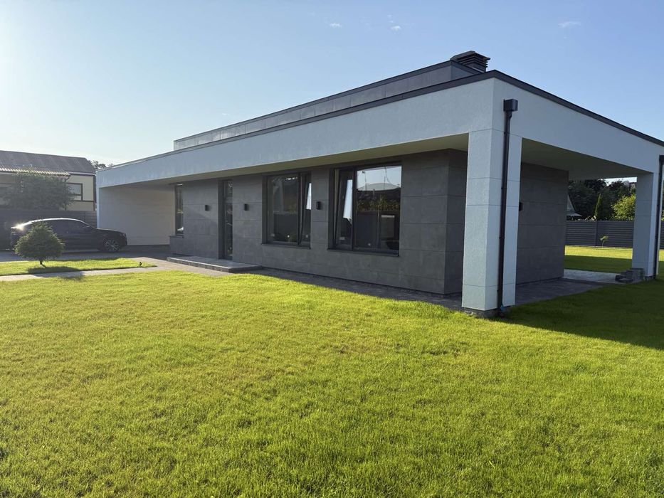 Сучазний будинок в с. Романків