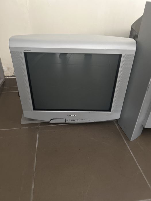 duas Tv Sony (medio e grande)