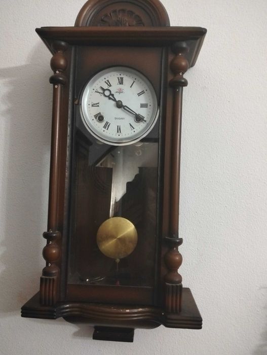 Relógio antigo de parede